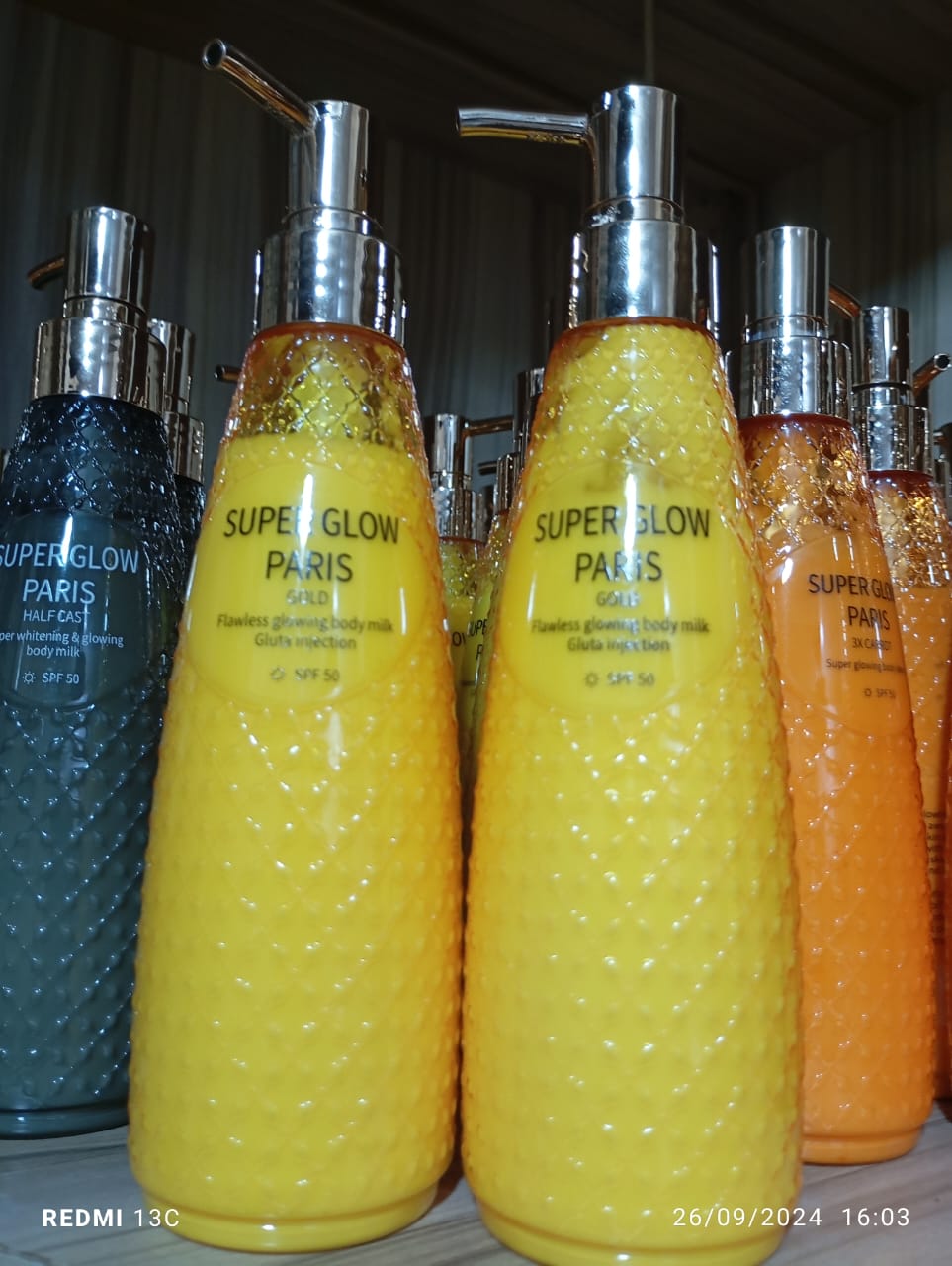 Super Glow Paris, Gold